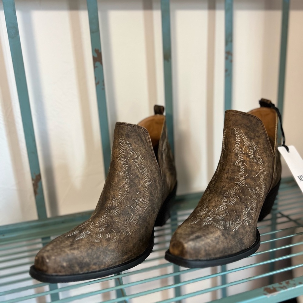 Western Chic! Bronze Brown Ankle Cowboy Boots Stitched Tan Fall Trend - Picture 10 of 15